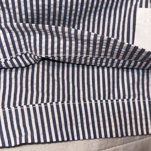 Old Navy 6 Light Blue White Vertical Stripes 5” Mid Rise Everyday Cotton Shorts - Picture 11 of 11